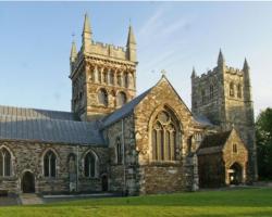 Wimborne Minster from High Street.jpg.crdownload